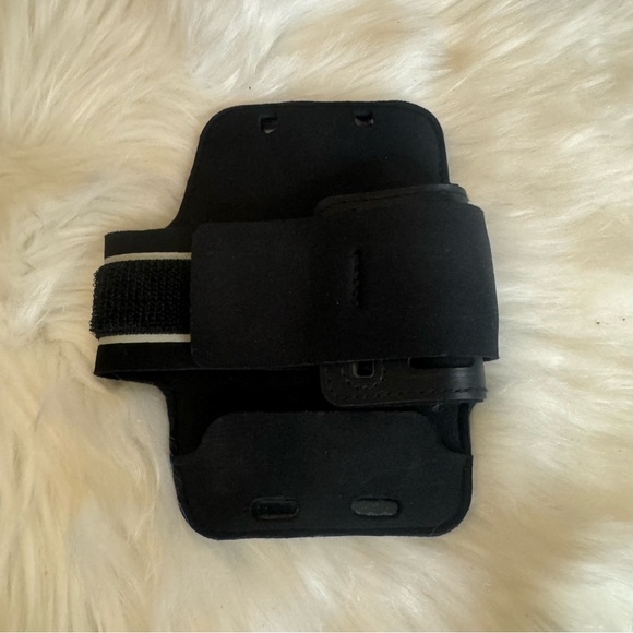 RBX Sports Sleeve IPhone 4/5 Performance Adjustable Armband Black - Picture 2 of 9